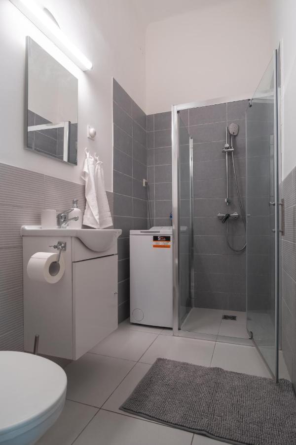 부다페스트 Very Central 1-Br Apt With Patio 아파트 외부 사진