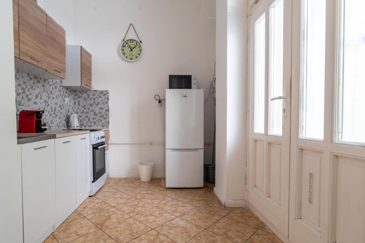 부다페스트 Very Central 1-Br Apt With Patio 아파트 외부 사진