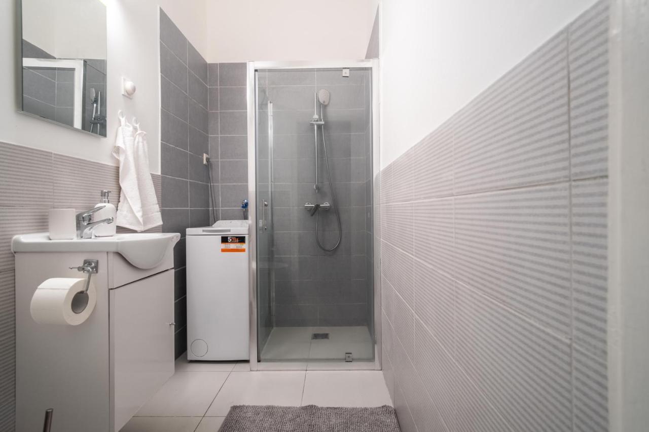 부다페스트 Very Central 1-Br Apt With Patio 아파트 외부 사진
